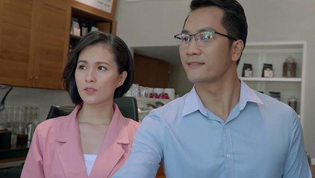 Phim Gạo nếp gạo tẻ: Ngỡ ngàng trước sự xuất hiện của những nhân vật trên trời rơi xuống