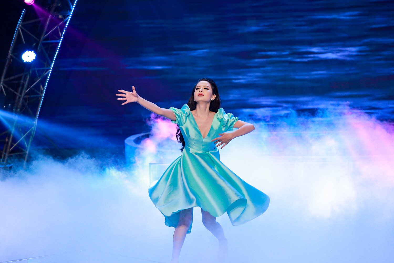 Đây là cô gái kế vị Hương Giang tham gia Hoa hậu Chuyển giới Quốc tế 2019!