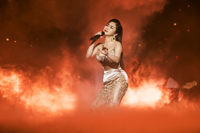 Liveshow đầu tiên của Hương Tràm: Không chỉ là đêm nhạc tôn giọng hát, mà còn lấy nước mắt khán giả với kịch bản cảm động