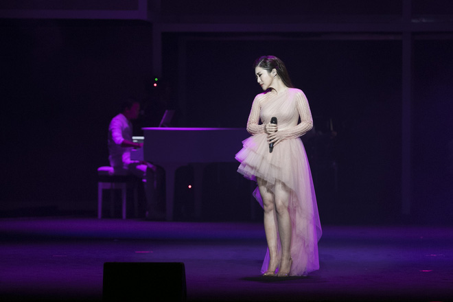 Liveshow đầu tiên của Hương Tràm: Không chỉ là đêm nhạc tôn giọng hát, mà còn lấy nước mắt khán giả với kịch bản cảm động