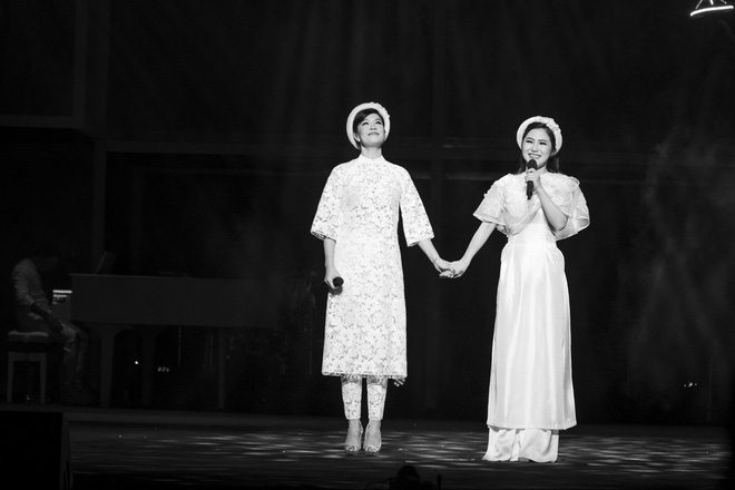 Liveshow đầu tiên của Hương Tràm: Không chỉ là đêm nhạc tôn giọng hát, mà còn lấy nước mắt khán giả với kịch bản cảm động