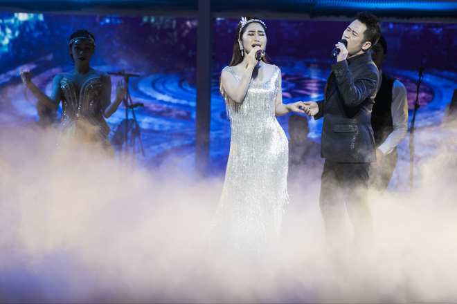 Liveshow đầu tiên của Hương Tràm: Không chỉ là đêm nhạc tôn giọng hát, mà còn lấy nước mắt khán giả với kịch bản cảm động