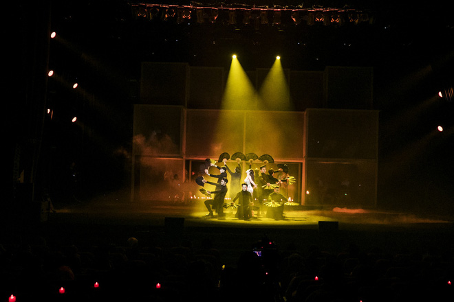 Liveshow đầu tiên của Hương Tràm: Không chỉ là đêm nhạc tôn giọng hát, mà còn lấy nước mắt khán giả với kịch bản cảm động