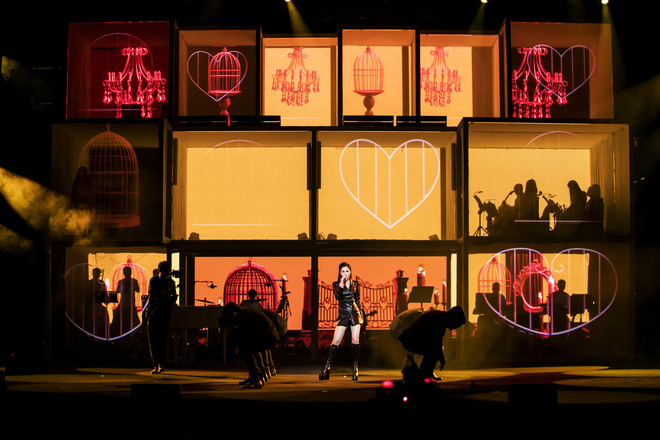 Liveshow đầu tiên của Hương Tràm: Không chỉ là đêm nhạc tôn giọng hát, mà còn lấy nước mắt khán giả với kịch bản cảm động