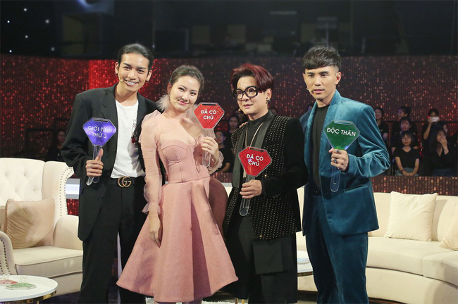 Người ấy là ai?: Chàng MC người Mỹ đề nghị nữ chính hôn mình sau màn lộ diện đau tim