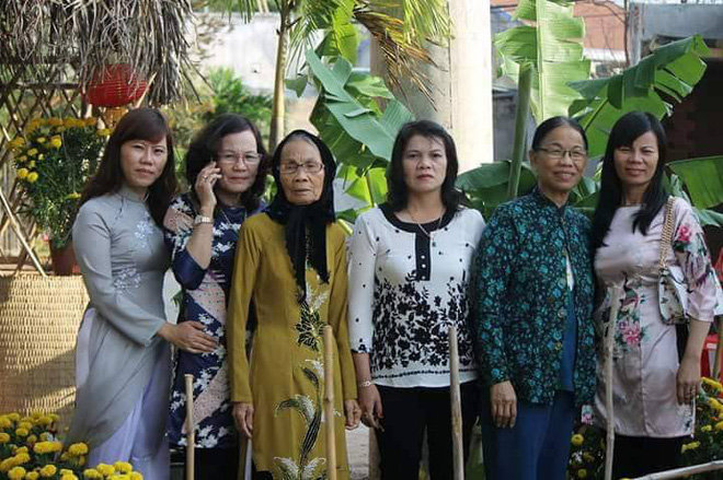 Ông ngoại đi đạp xe nói chuyện với bà khác, bà ngoại ở nhà ghen và màn làm hoà cực đỉnh Ông ngoại đi đạp xe nói chuyện với bà khác, bà ngoại ở nhà ghen và màn làm hoà cực đỉnh
