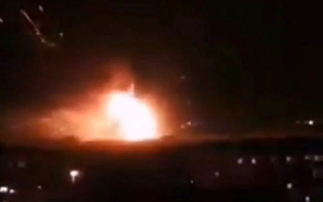 NÓNG: Israel tấn công Syria, thủ đô Damascus chìm trong khói lửa - PK đã khai hỏa