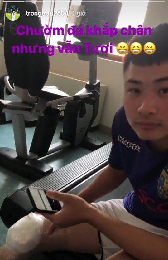 Lâm Tây lén ăn pizza, Đoàn Văn Hậu khoe siêu xe trước trận gặp Iran