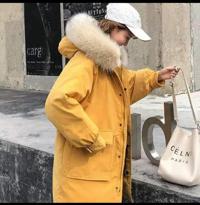 Đặt mua áo khoác mũ lông, chiều dài đến gối nhưng khi nhận hàng cô gái bèn cầu cứu dân mạng chỉ cách trả lời shop sao cho ngầu Đặt mua áo khoác mũ lông, chiều dài đến gối nhưng khi nhận hàng cô gái bèn cầu cứu dân mạng chỉ cách trả lời shop sao cho ngầu