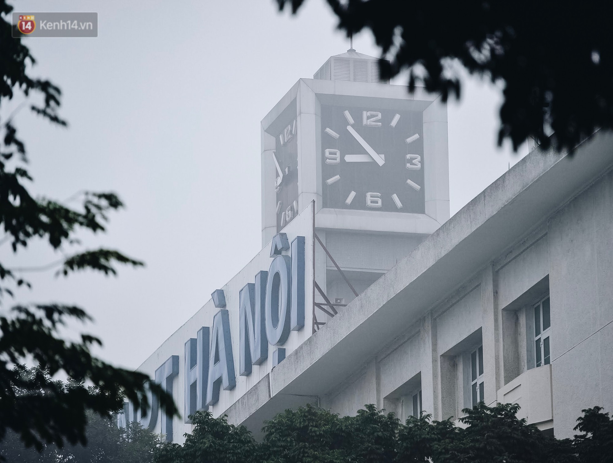 Chùm ảnh: Sáng cuối tuần, sương mù dày đặc phủ kín Hà Nội khiến người dân ngỡ như đang ở Sapa