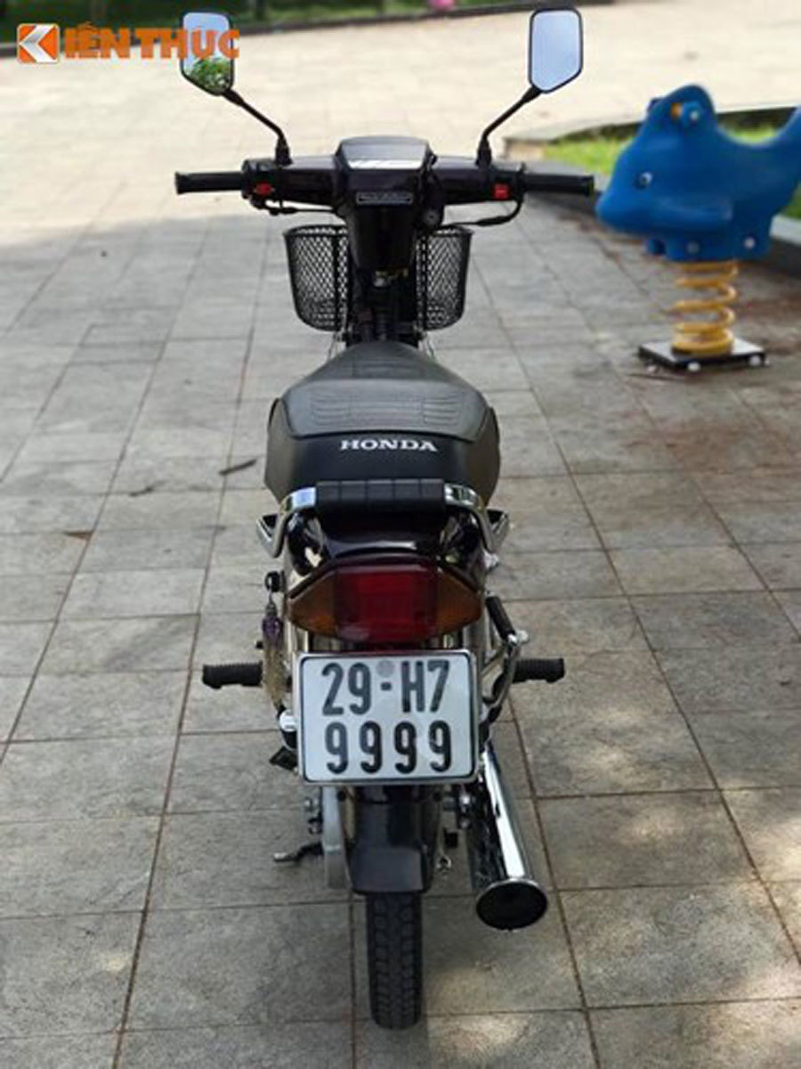 Xe máy Suzuki 17 năm vẫn còn zin: Giá huyền thoại 1 tỷ đồng