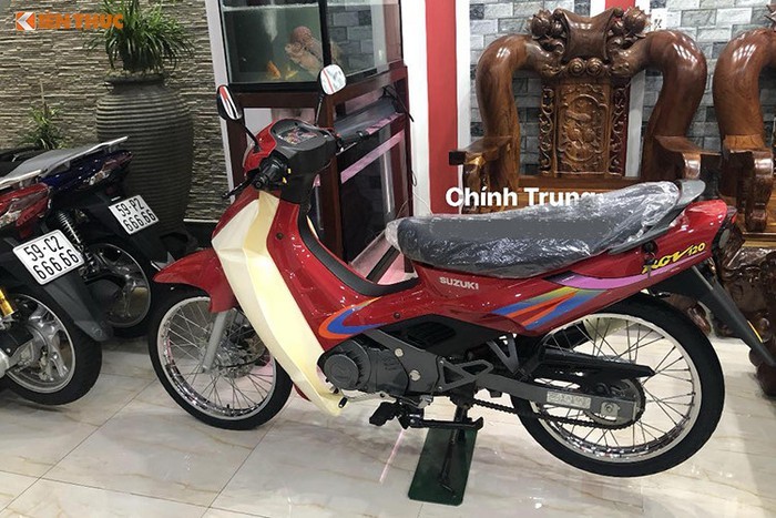 Xe máy Suzuki 17 năm vẫn còn zin: Giá huyền thoại 1 tỷ đồng