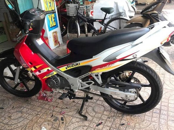 Xe máy Suzuki 17 năm vẫn còn zin: Giá huyền thoại 1 tỷ đồng