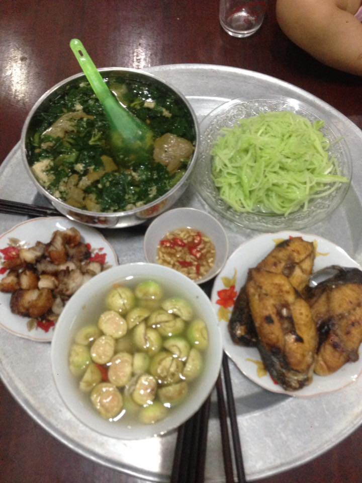 Choáng váng với con dâu tiệm vàng ngày nào cũng bày mâm sang chảnh 4 người ăn, tổng chi chỉ 4 triệu/tháng Choáng váng với con dâu tiệm vàng ngày nào cũng bày mâm sang chảnh 4 người ăn, tổng chi chỉ 4 triệu/tháng