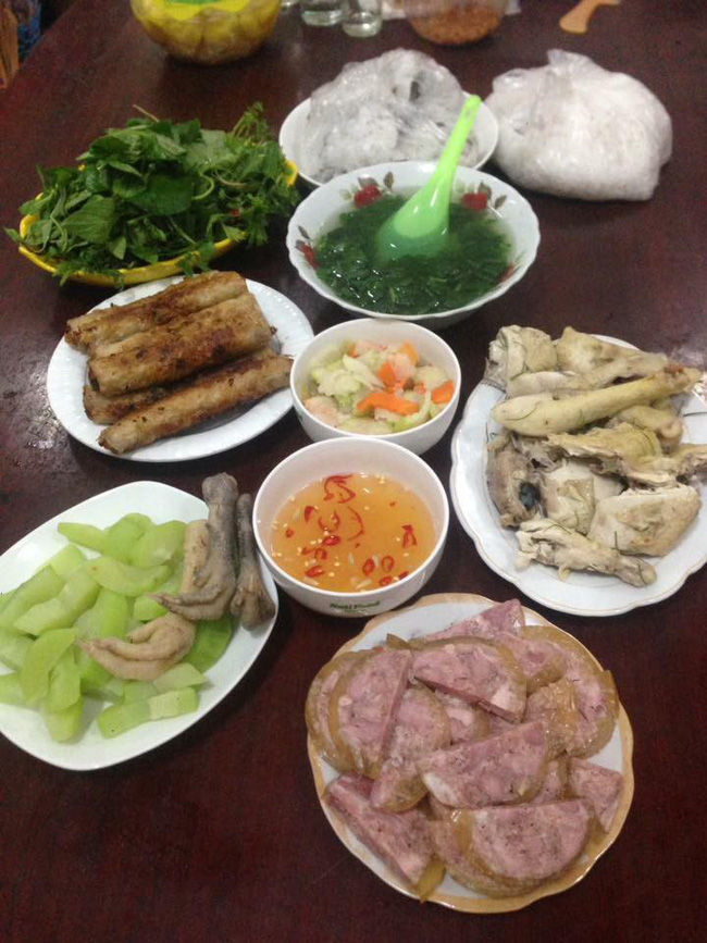 Choáng váng với con dâu tiệm vàng ngày nào cũng bày mâm sang chảnh 4 người ăn, tổng chi chỉ 4 triệu/tháng Choáng váng với con dâu tiệm vàng ngày nào cũng bày mâm sang chảnh 4 người ăn, tổng chi chỉ 4 triệu/tháng