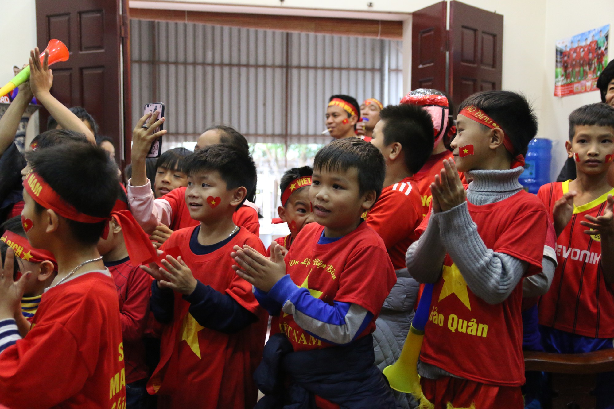 Cơn bão đỏ quét qua nhà Quang Hải trước đại chiến Việt Nam - Iran