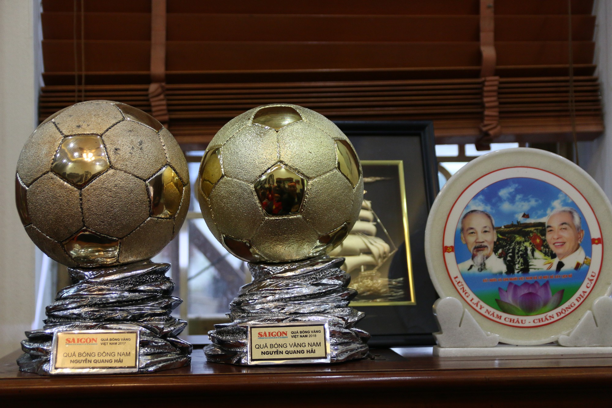 Cơn bão đỏ quét qua nhà Quang Hải trước đại chiến Việt Nam - Iran