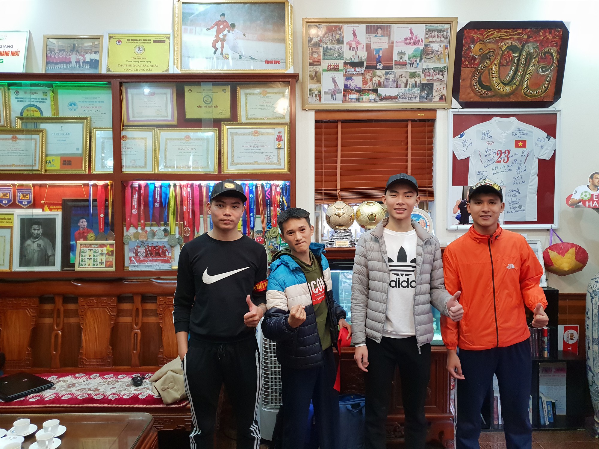 Cơn bão đỏ quét qua nhà Quang Hải trước đại chiến Việt Nam - Iran