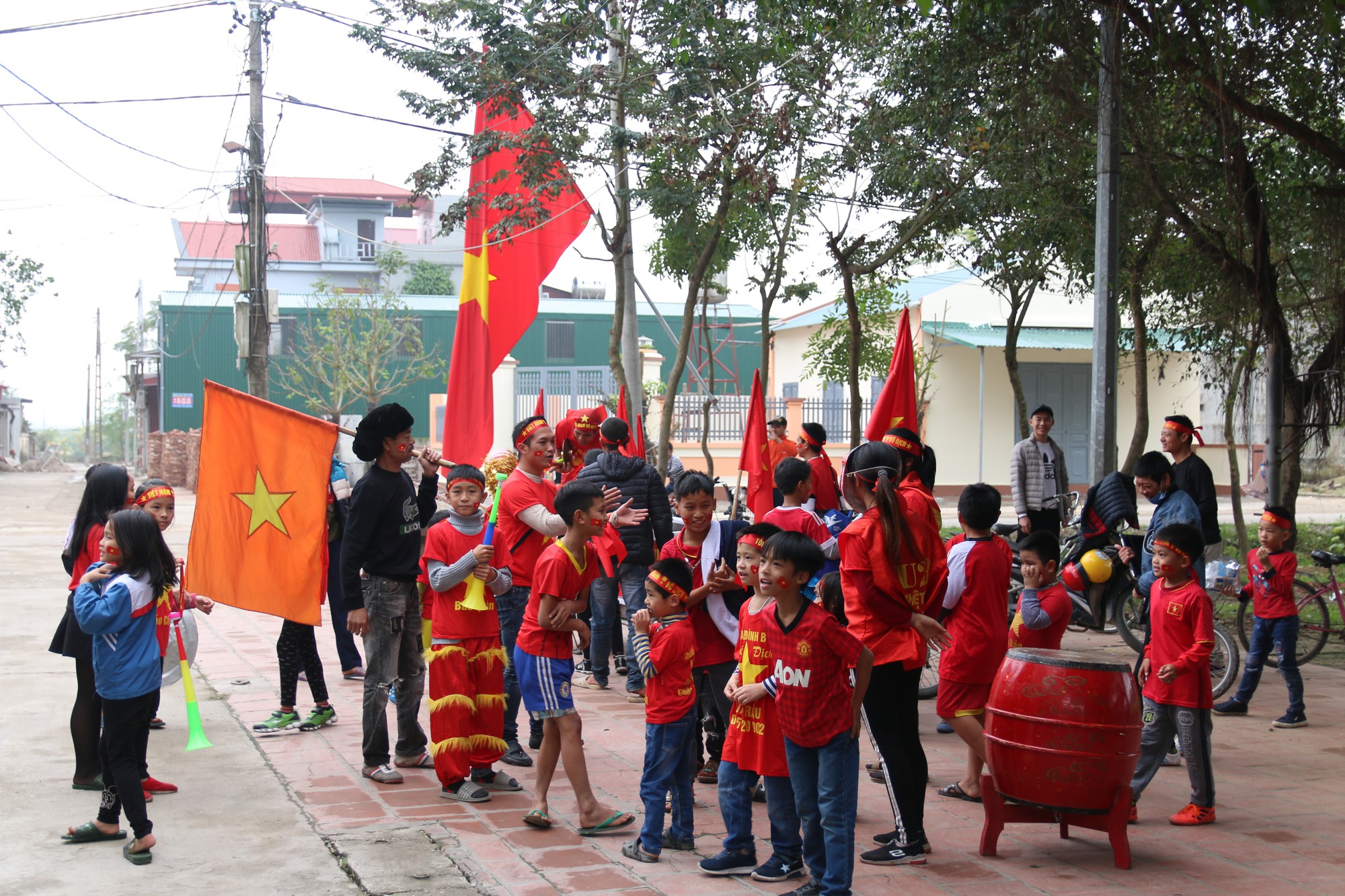 Cơn bão đỏ quét qua nhà Quang Hải trước đại chiến Việt Nam - Iran