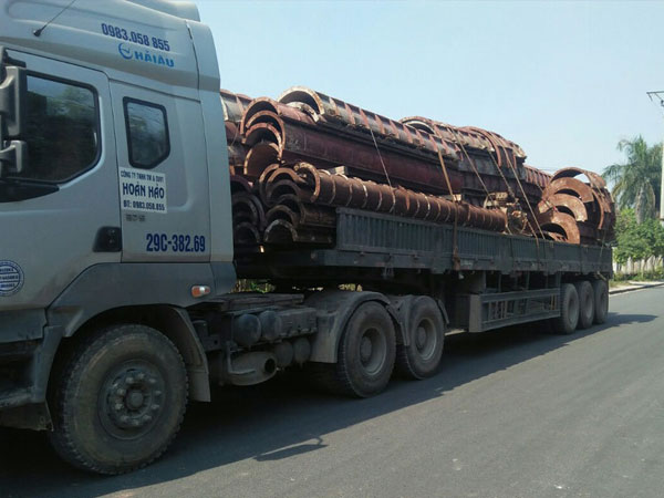 Ác mộng của tài xế container: Dừng đèn đỏ cũng tranh thủ ngủ bù