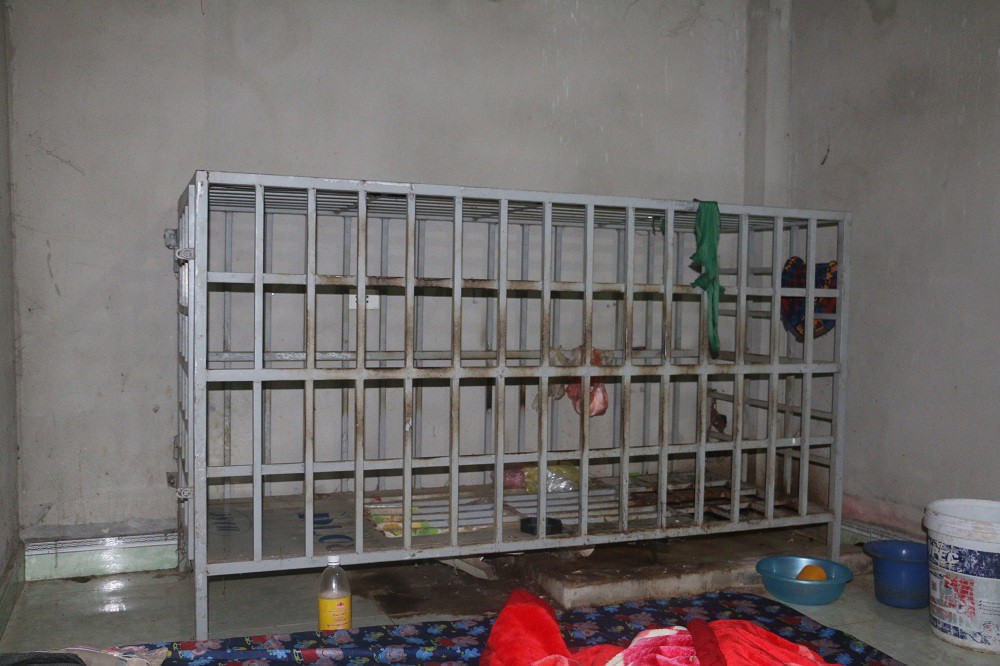 Vụ chồng bị vợ nhốt vào lồng sắt ở Thanh Hóa: Xuất hiện nhiều tình tiết mới khó tin