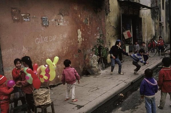 Ngắm lại những hình ảnh Tết Hà Nội thời bao cấp, ai cũng rưng rưng: Sao Tết xưa đẹp thế?