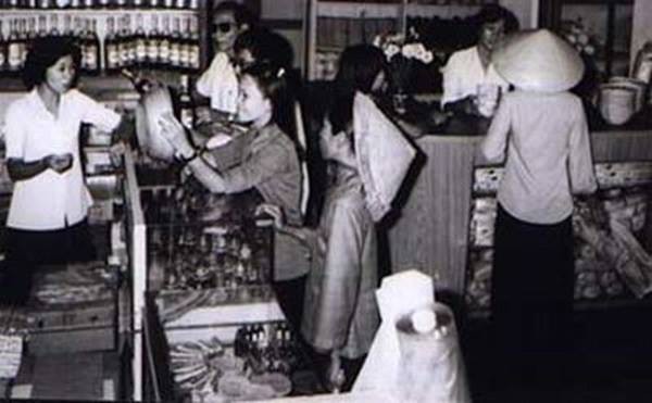 Ngắm lại những hình ảnh Tết Hà Nội thời bao cấp, ai cũng rưng rưng: Sao Tết xưa đẹp thế?