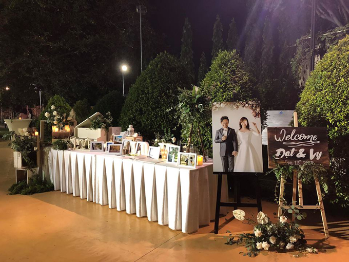 Vợ 9X nhún nhảy theo tiếng hát của Tiến Đạt trong tiệc cưới