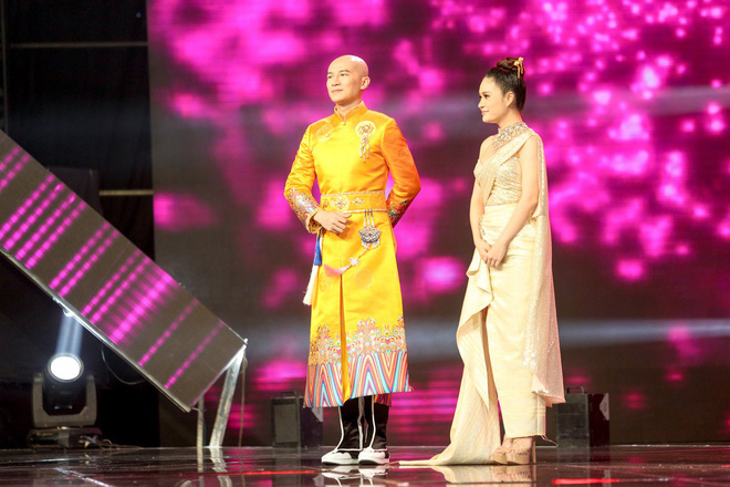Chung kết cuộc thi dành cho người chuyển giới: MC Mỹ Linh mất bình tĩnh, gắt gỏng Chung kết cuộc thi dành cho người chuyển giới: MC Mỹ Linh mất bình tĩnh, gắt gỏng