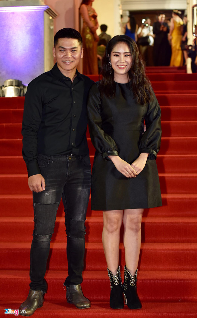 Hoa hậu Tiểu Vy, Á hậu Phương Nga nổi bật trên thảm đỏ Mai Vàng