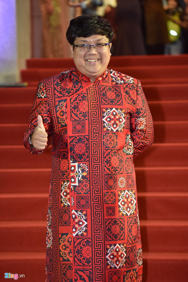 Hoa hậu Tiểu Vy, Á hậu Phương Nga nổi bật trên thảm đỏ Mai Vàng