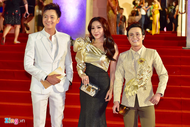 Hoa hậu Tiểu Vy, Á hậu Phương Nga nổi bật trên thảm đỏ Mai Vàng