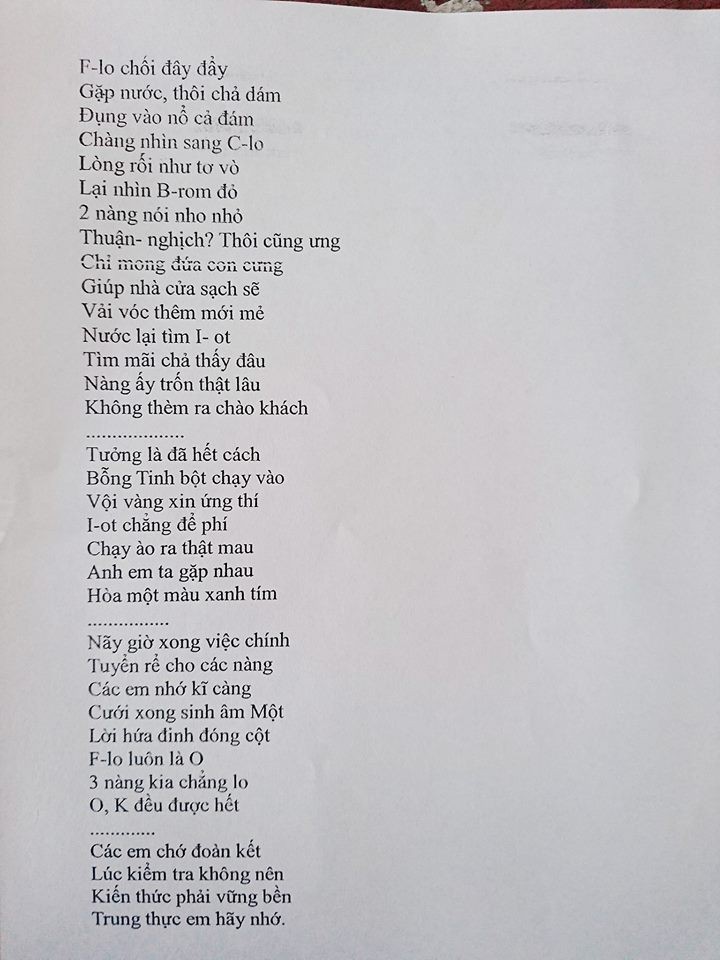 Cô giáo biết lớp học giỏi Văn nên ra hẳn đề kiểm tra Hoá bằng thơ tình để lớp thành người có Văn Hoá