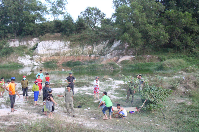 Đi tắm cùng bạn, bé trai 13 tuổi chết đuối thương tâm