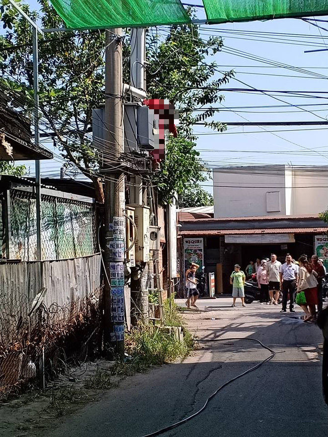 Đồng Nai: Nam công nhân bị điện giật tử vong, mắc kẹt trên thùng điện