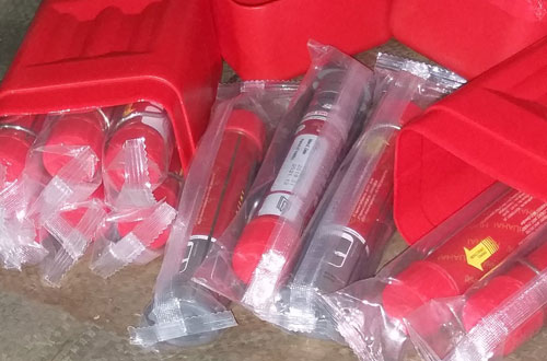 Tổ 141 Hà Nội phát hiện ôtô chở pháo sáng, túi hiệu nhái