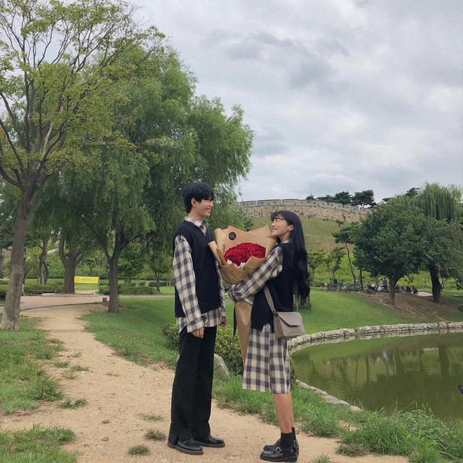 Nỗi lòng con gái khi yêu: Bạn trai người ta thì hoàn hảo khỏi chê, còn bạn trai mình nhìn là muốn gây lộn