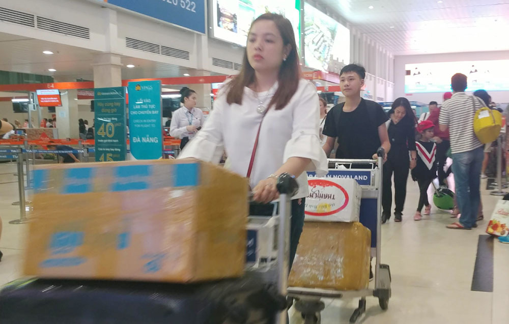 Tân Sơn Nhất khuyến cáo khách không bịt mặt đến sân bay dịp Tết