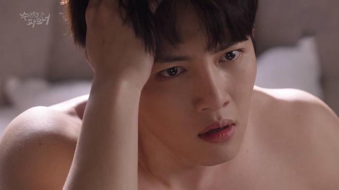 Đêm tân hôn hí hửng cởi váy cưới của vợ rồi hốt hoảng bỏ chạy khi nhìn thấy