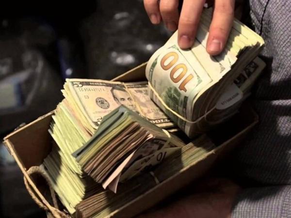 8 cách cất tiền khiến cả nhà nghèo mãi hoàn nghèo, làm bao nhiêu phá bấy nhiêu