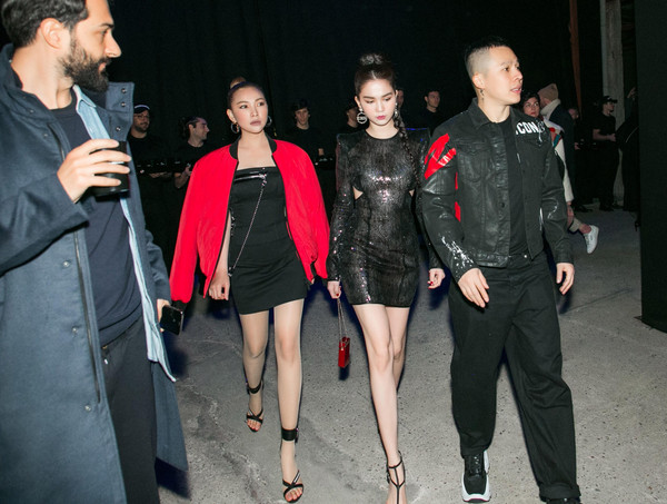 Ngọc Trinh khoe vòng 3 căng tròn, nóng bỏng đi xem show tại Milan Fashion Week