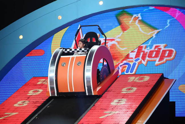 Cô bé với khuôn mặt hờn cả thế giới khiến Trấn Thành choáng khi ẵm 10 triệu trong thời gian điện xẹt Cô bé với khuôn mặt hờn cả thế giới khiến Trấn Thành choáng khi ẵm 10 triệu trong thời gian điện xẹt