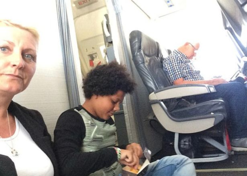 Mua vé nhưng không có ghế, khách Anh ngồi bệt suốt chuyến bay