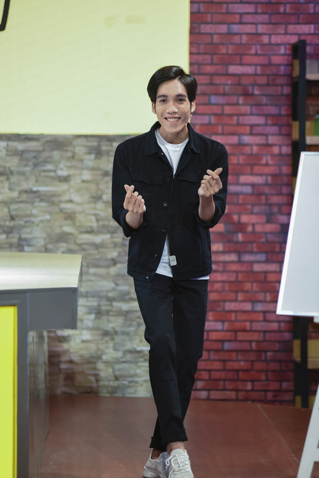 MC Thành Trung sốc khi Hải Triều chặt chém tưng bừng, bắt nạt đồng nghiệp trên sóng truyền hình