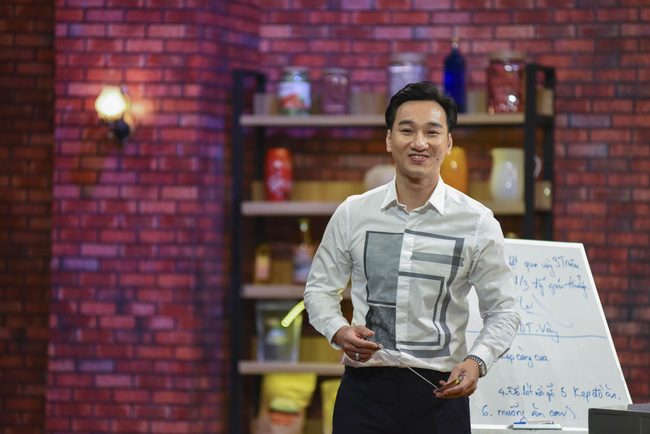 MC Thành Trung sốc khi Hải Triều chặt chém tưng bừng, bắt nạt đồng nghiệp trên sóng truyền hình