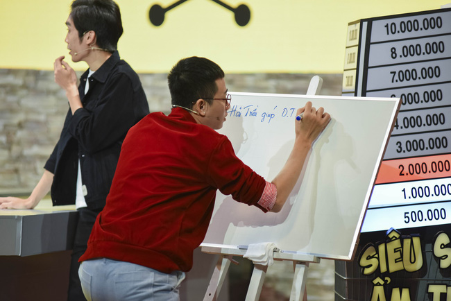 MC Thành Trung sốc khi Hải Triều chặt chém tưng bừng, bắt nạt đồng nghiệp trên sóng truyền hình