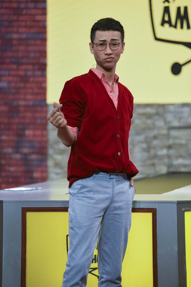 MC Thành Trung sốc khi Hải Triều chặt chém tưng bừng, bắt nạt đồng nghiệp trên sóng truyền hình