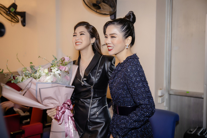 Hương Tràm vô tình tiết lộ cát-xê khủng của Lệ Quyên