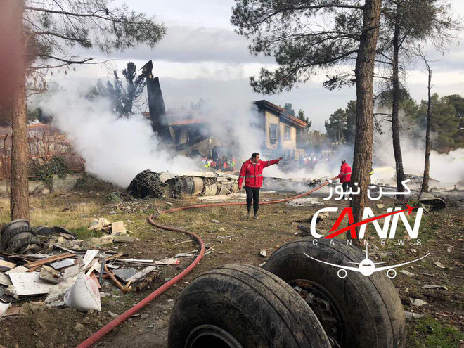 Trượt khỏi đường băng, Boeing-707 của quân đội Iran bốc cháy, chỉ 1 người sống sót