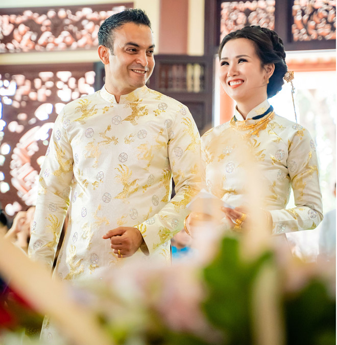 Ca sĩ Võ Hạ Trâm đeo đầy vàng ở lễ hằng thuận với chồng Ấn Độ